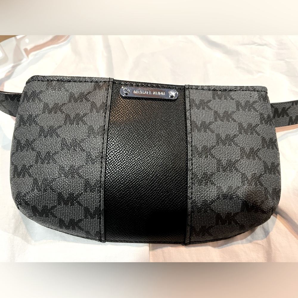 NWT Michael Kors Signature Logo Belt Bag